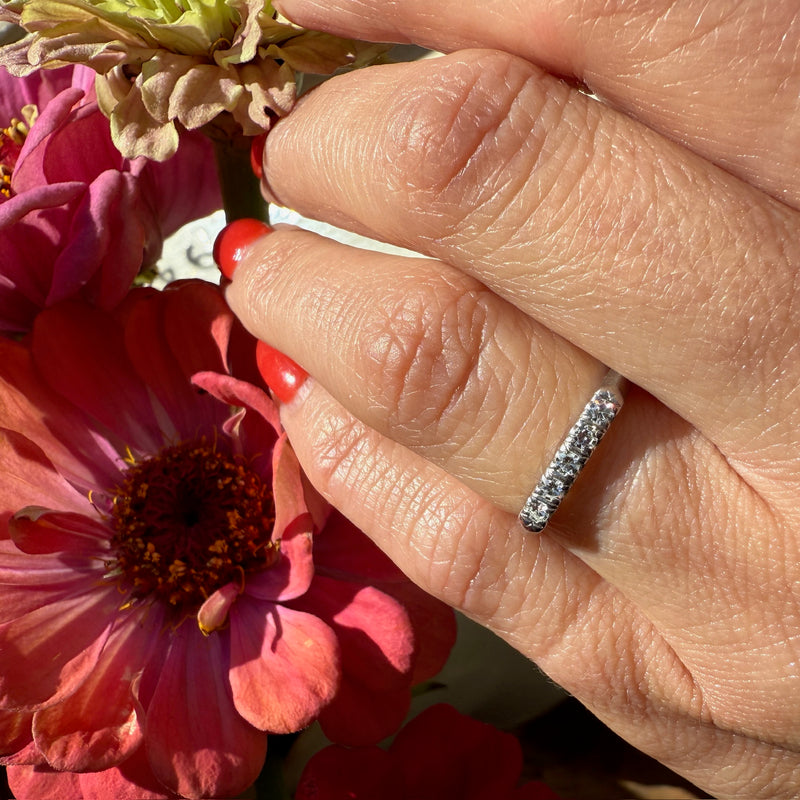 Tasteful Diamond & Platinum Retro Wedding Band