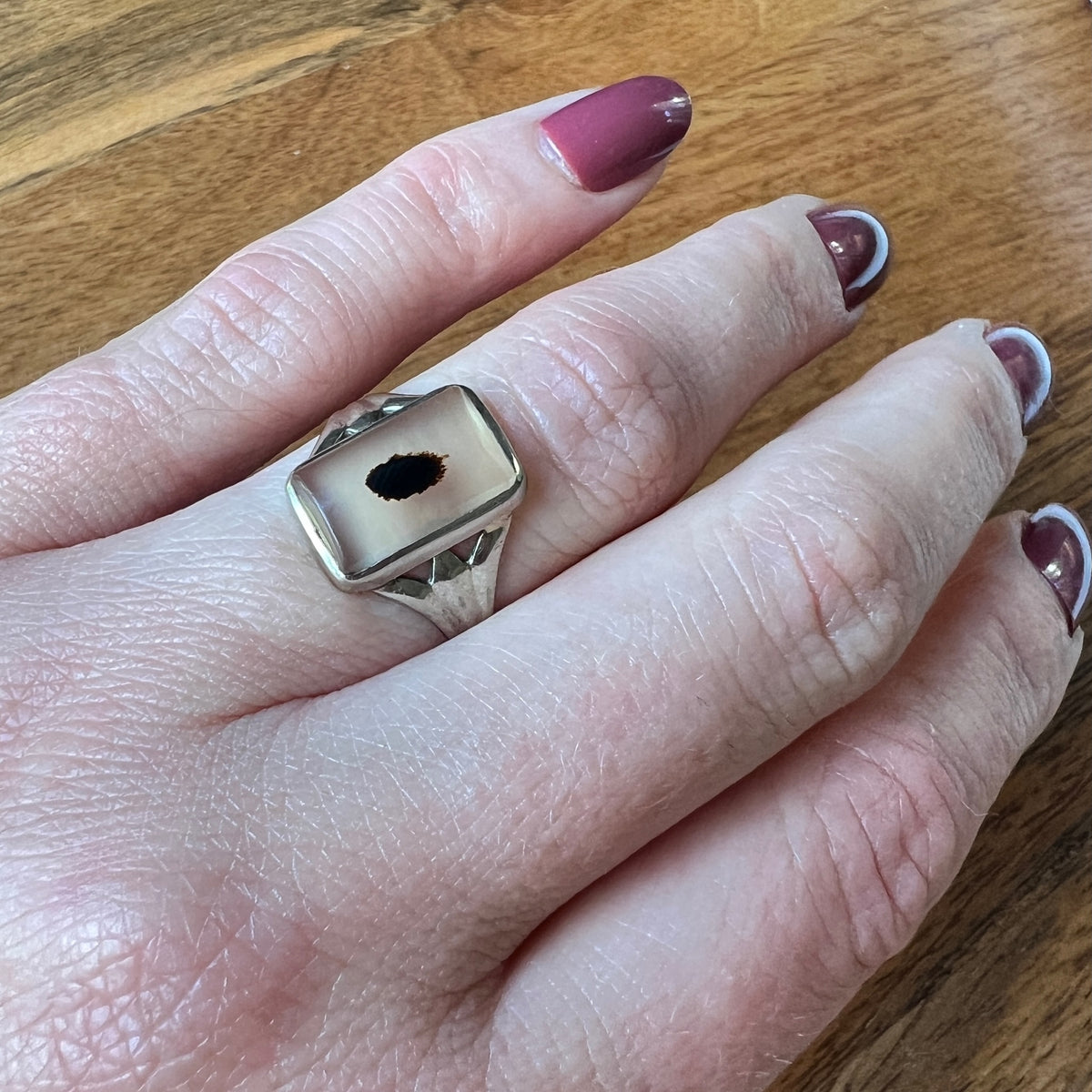 Black Spot Picture Agate in White Gold Ring