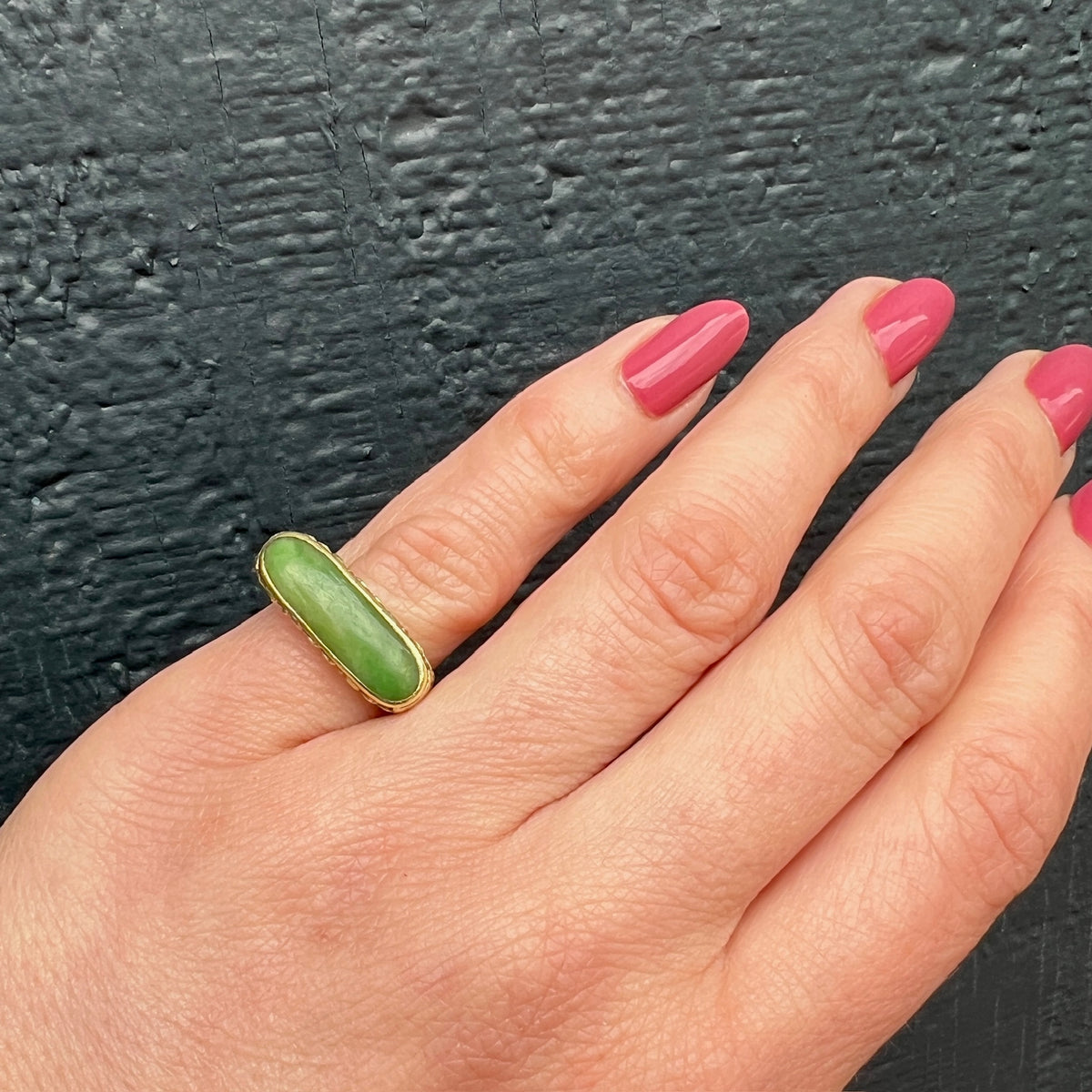 Graceful 18k Gold and Jade Ring