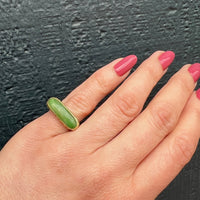 Graceful 18k Gold and Jade Ring