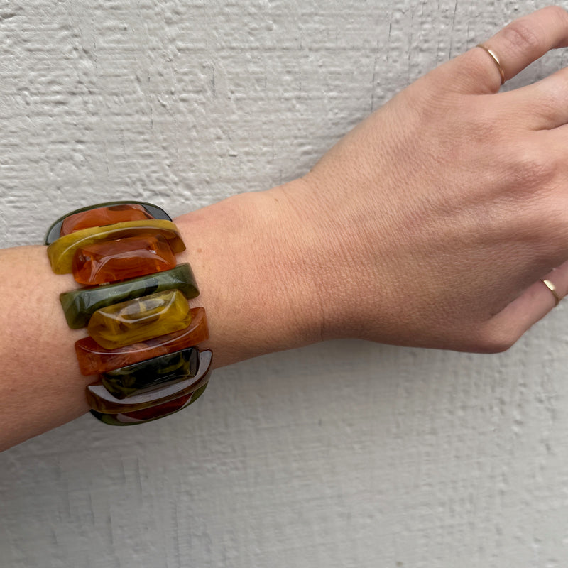 Hip Mid Century Molded Plastic Bracelet