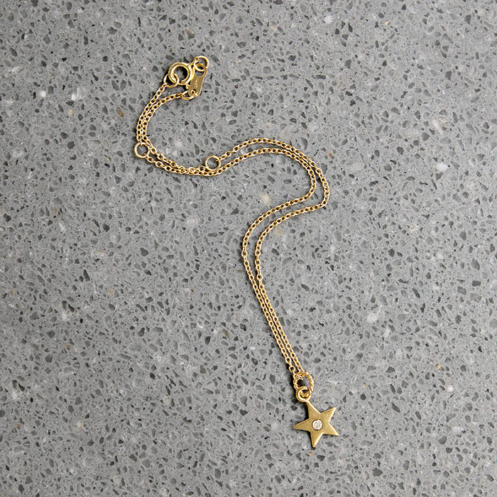 Delicate Gold Bracelet with Diamond-Set Star Charm
