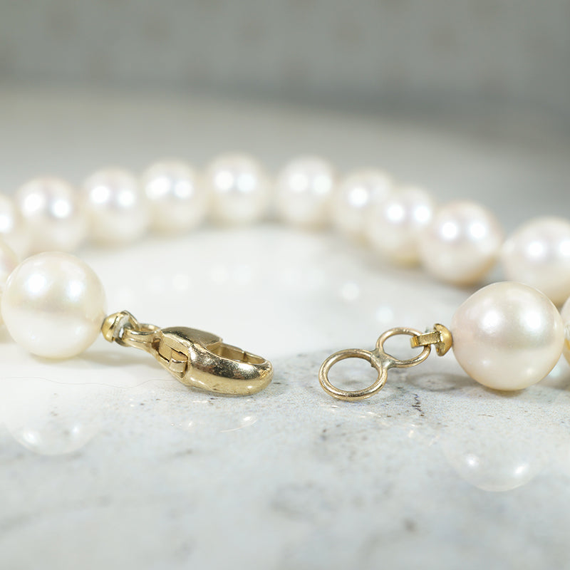 Creamy Cultured Pearl Bracelet with Gold Clasp