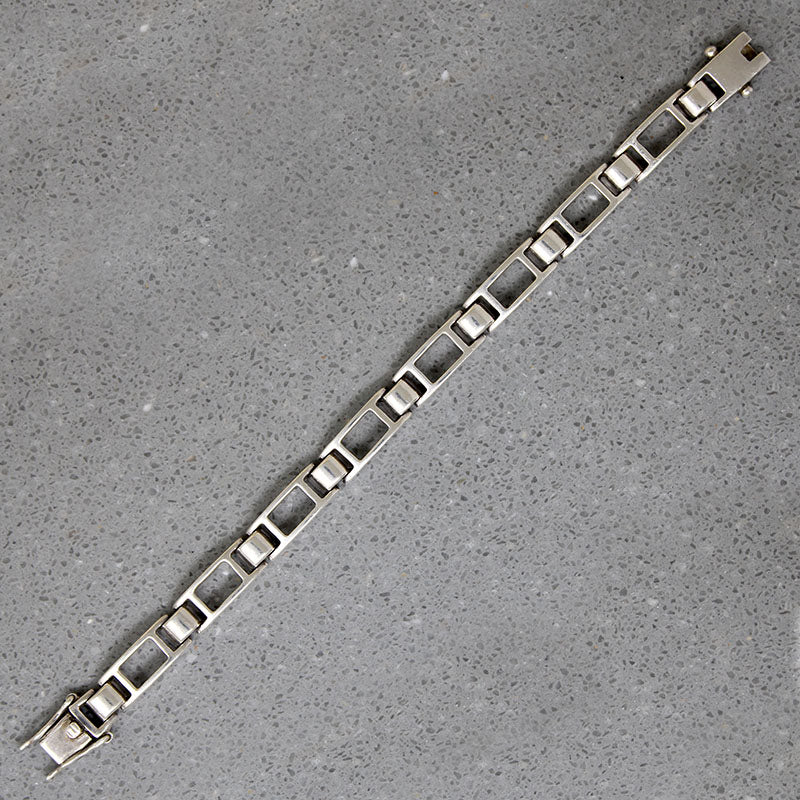 Chic Sterling Silver Line Bracelet from Zina
