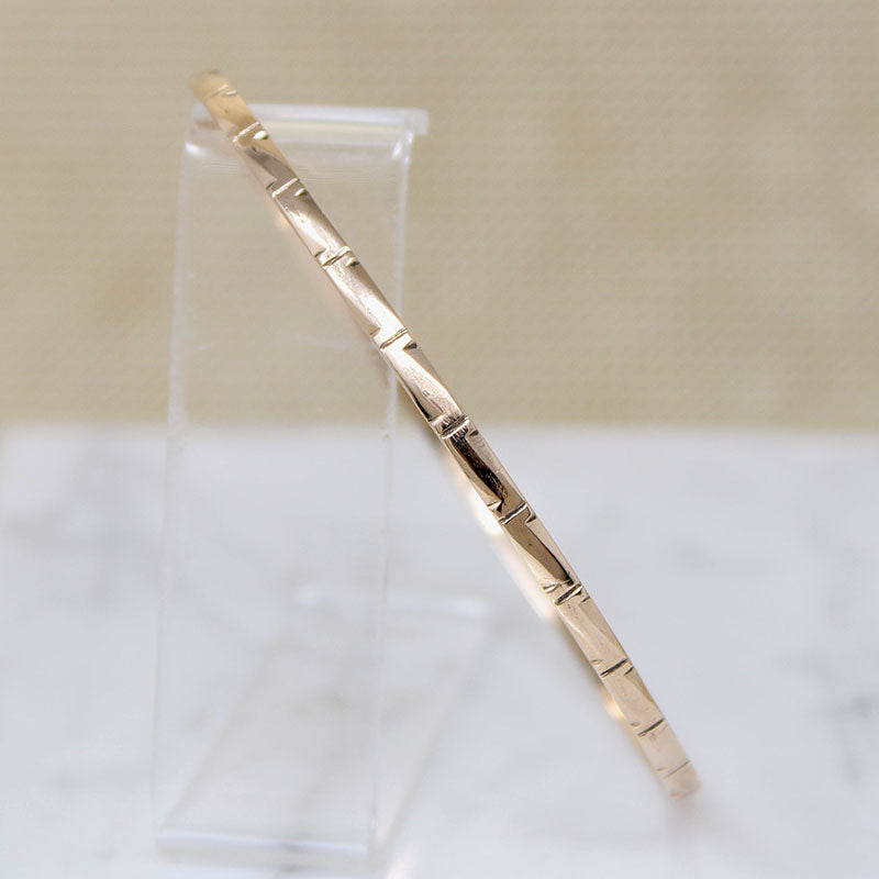 Retro 14k Gold Bangle with Zigzag Pattern