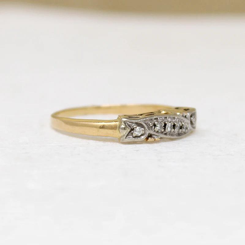 Two-Tone Tulip Retro Wedding Set
