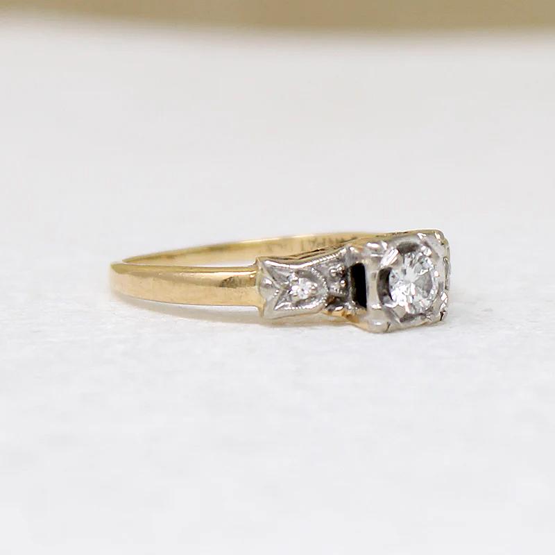 Two-Tone Tulip Retro Wedding Set