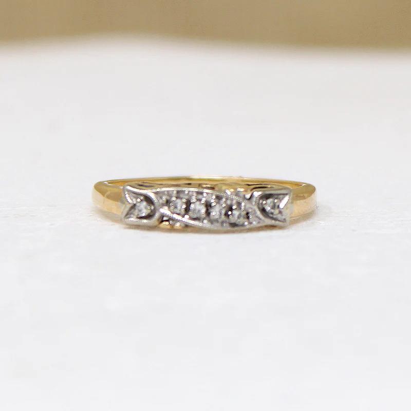 Two-Tone Tulip Retro Wedding Set