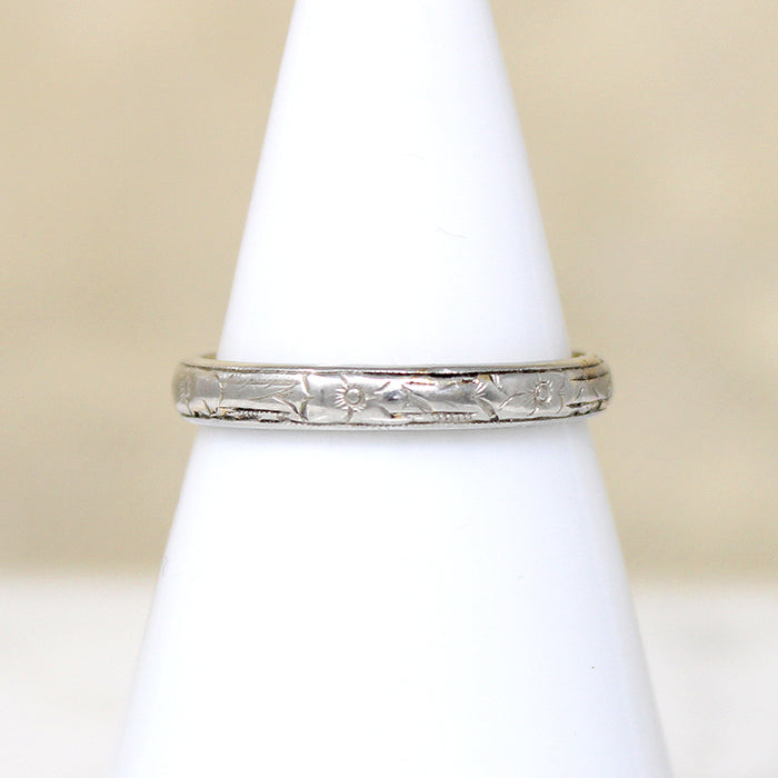 Well Loved 18k Gold Forget-Me-Not Art Deco Band