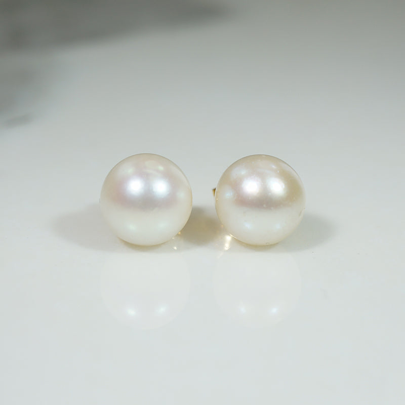 Classic 6.7mm Cultured Pearls in Gold Stud Earrings