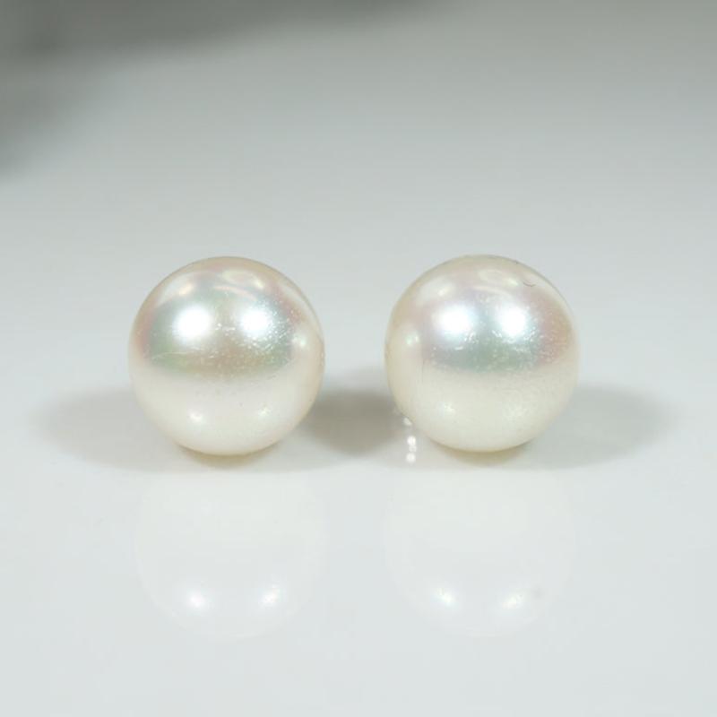 Radiant White 7.7mm Pearl & White Gold Studs