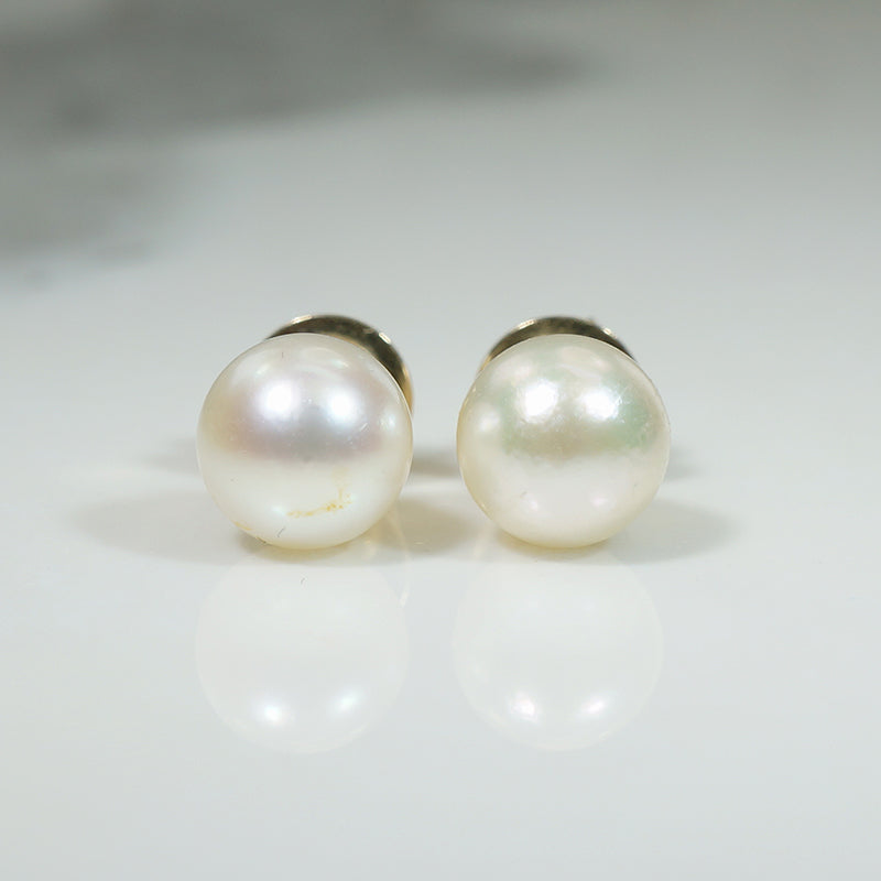 Luminous 7mm Pearls in Fancy Gold Stud Settings