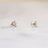 Pretty Little .20tcw Diamonds in 14k Gold Studs