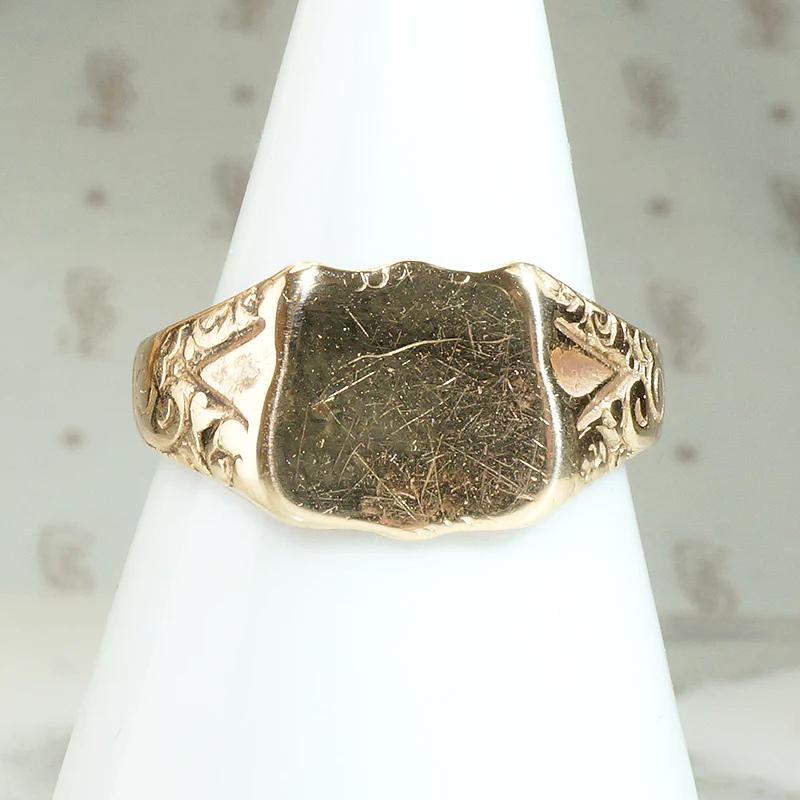 Edwardian Signet Ring with Soft Gold Florals