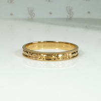 Precise Carved Deco Pattern NOS Gold Band