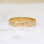 Lovely 18k Gold Size 6.5 Wedding Band