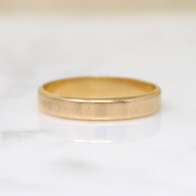 Lovely 18k Gold Size 6.5 Wedding Band