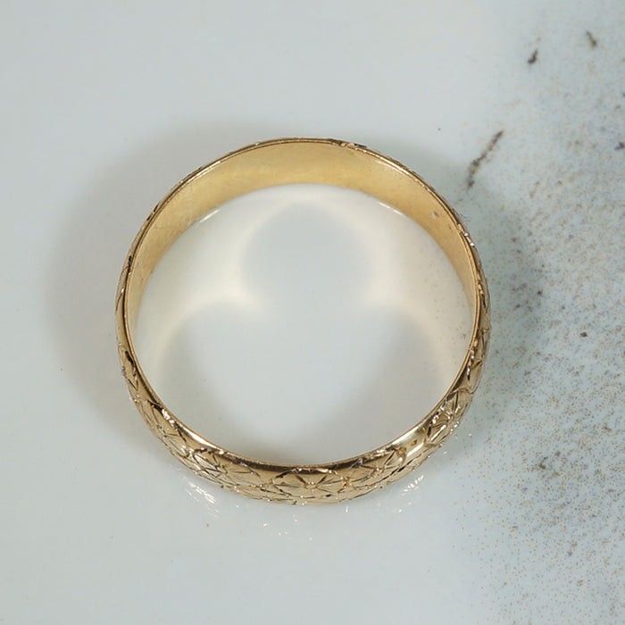 Lily Pad 18k Gold Wedding Band