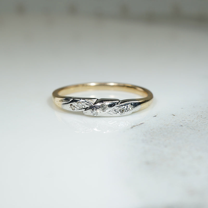 Pretty 2-Tone Diamond Band