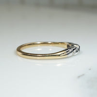 Pretty 2-Tone Diamond Band