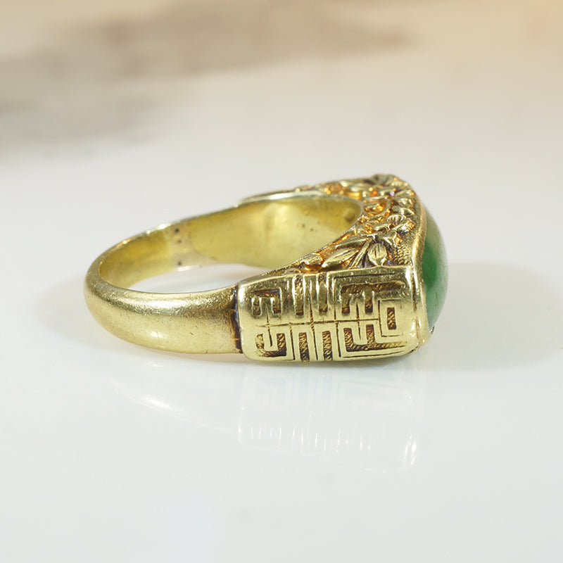 Graceful 18k Gold and Jade Ring