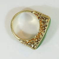 Graceful 18k Gold and Jade Ring
