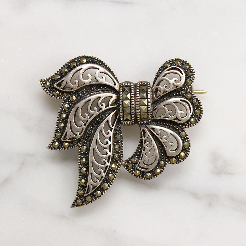 Jaunty 1980s Sterling & Marcasite Bow Brooch