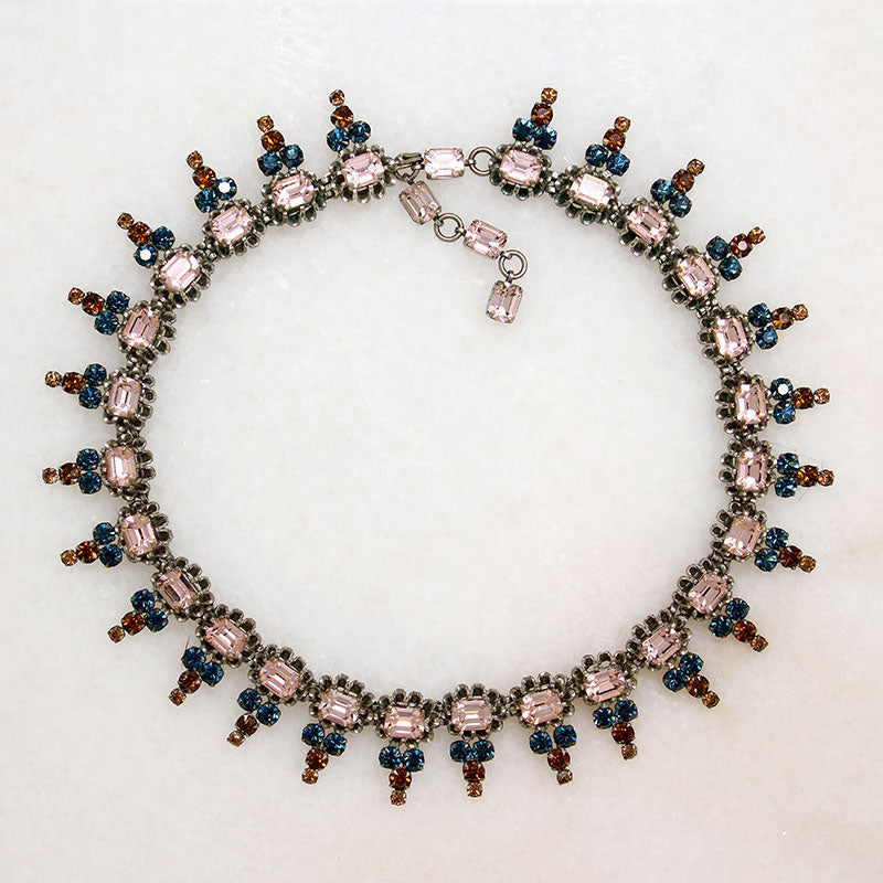 Chic French Choker with Sophisticated Rhinestone Palette