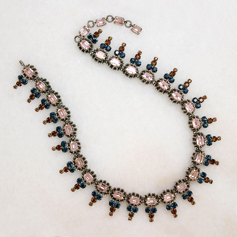 Chic French Choker with Sophisticated Rhinestone Palette