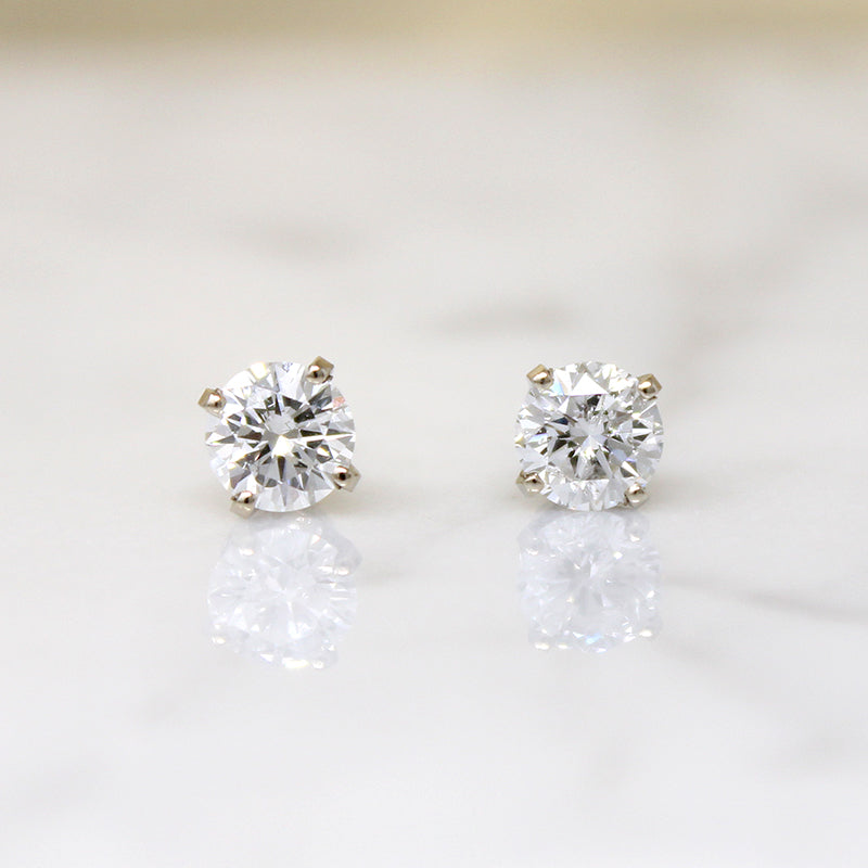 Bright 1.05tcw Brilliant Cut Diamond Stud Earrings