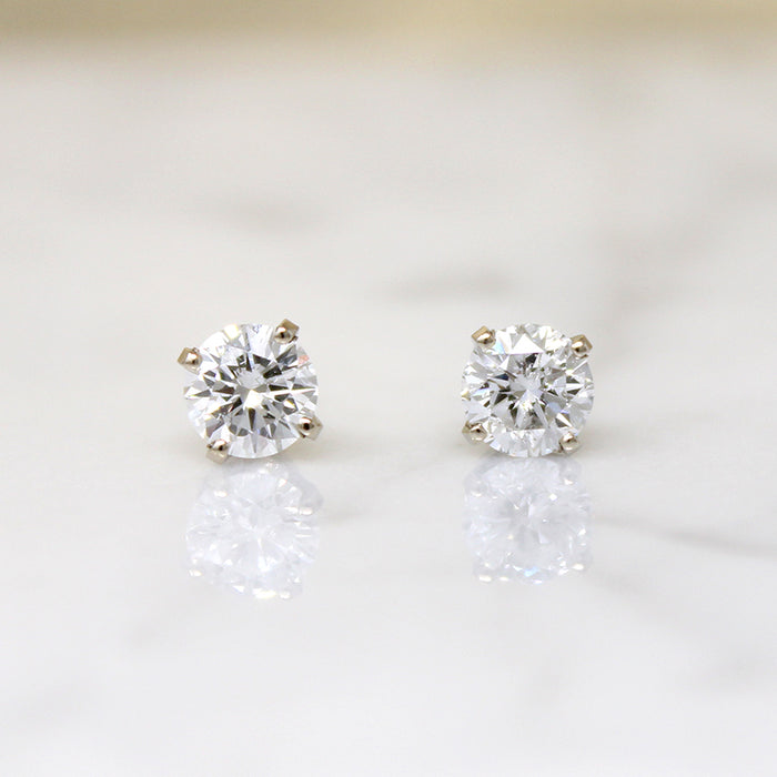 Bright 1.05tcw Brilliant Cut Diamond Stud Earrings
