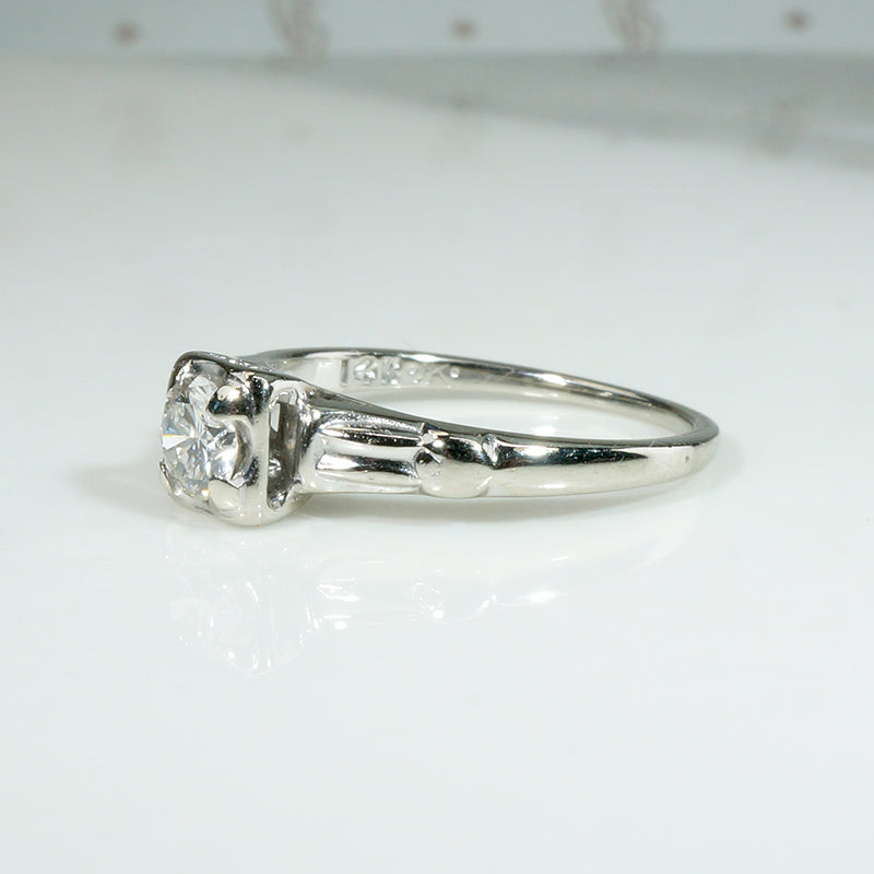 Sophisticated Retro Diamond Solitaire in White Gold