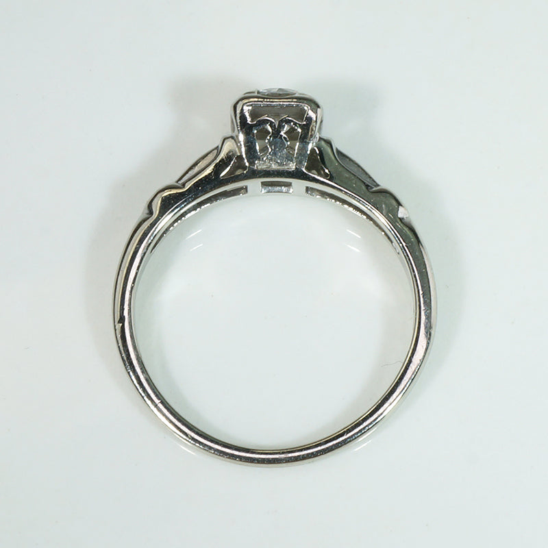 Sophisticated Retro Diamond Solitaire in White Gold