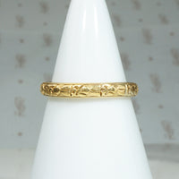 Buttery 18k Gold Forget-Me-Not Band