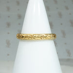 Buttery 18k Gold Forget-Me-Not Band