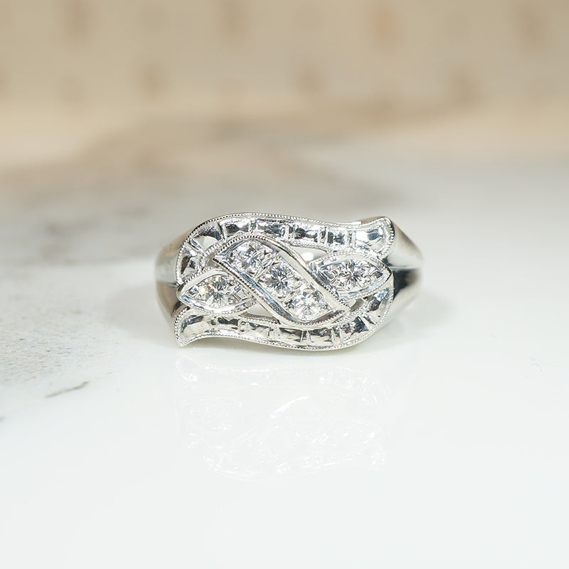 Curvy 1940s White Gold Diamond Ring