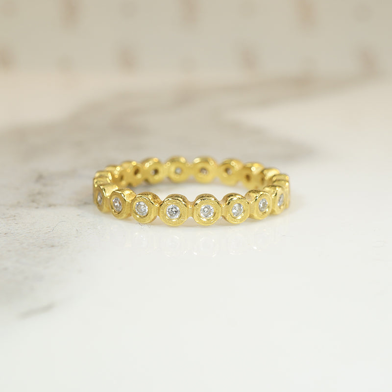 Rich 18k Yellow Gold & Diamond Eternity Band