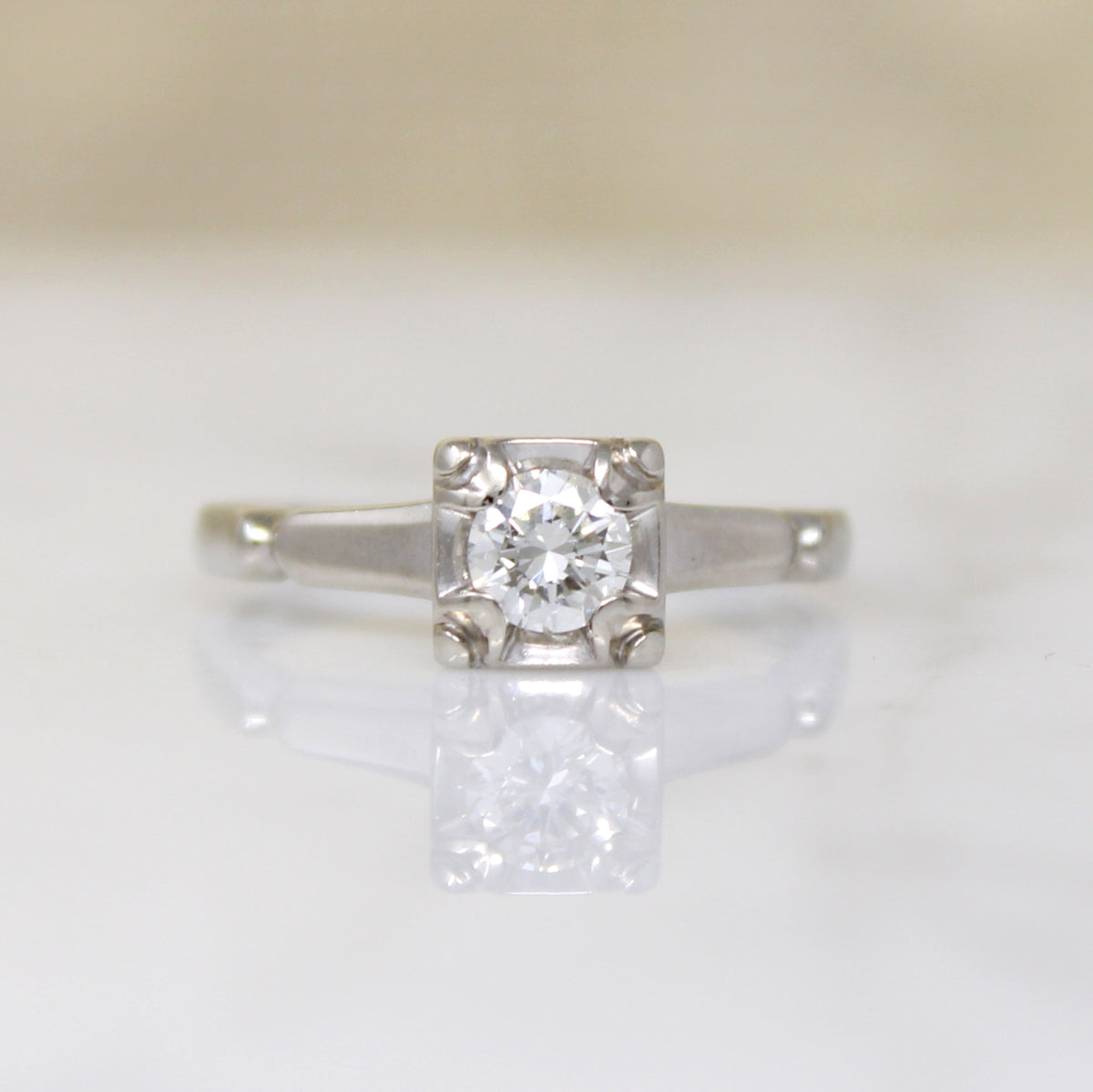 Stylish Retro Diamond & White Gold Solitaire Ring