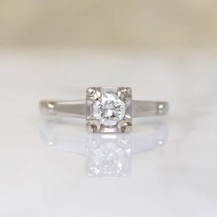 Stylish Retro Diamond & White Gold Solitaire Ring