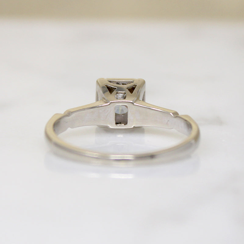 Stylish Retro Diamond & White Gold Solitaire Ring