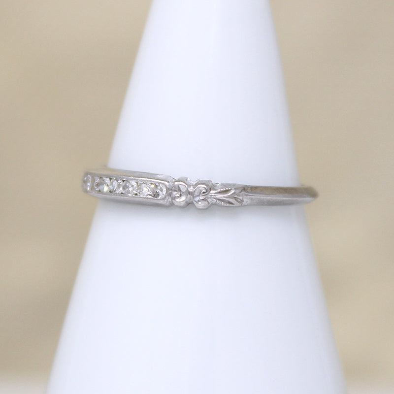Sparkly Diamonds in Exquisitely Modeled Platinum Band