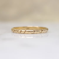 Faded Forget-Me-Nots Engraved 14k Gold Band 