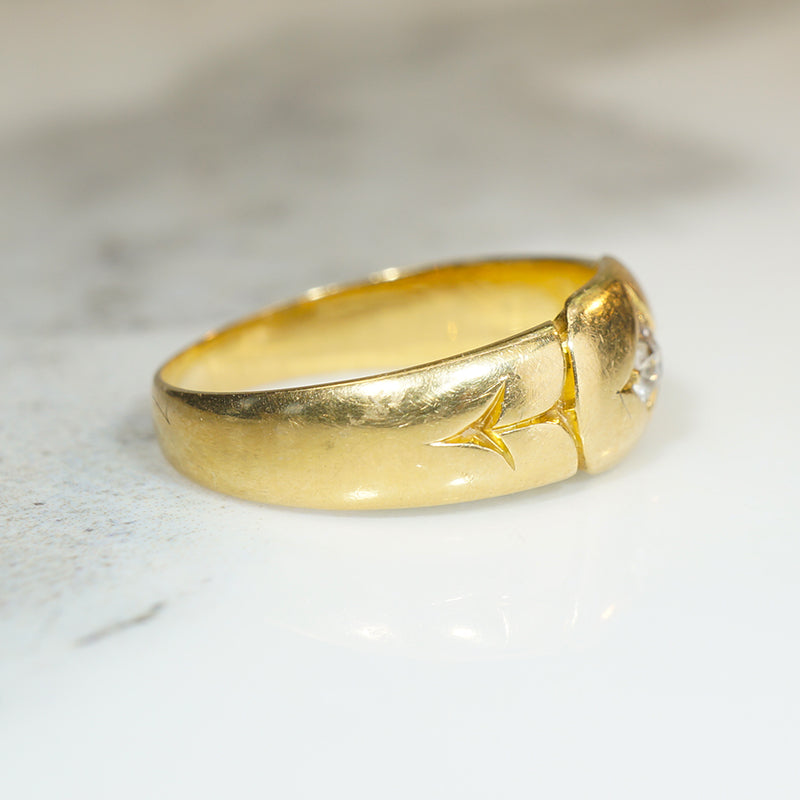 English Diamond & 18ct Gold Band with Arrows