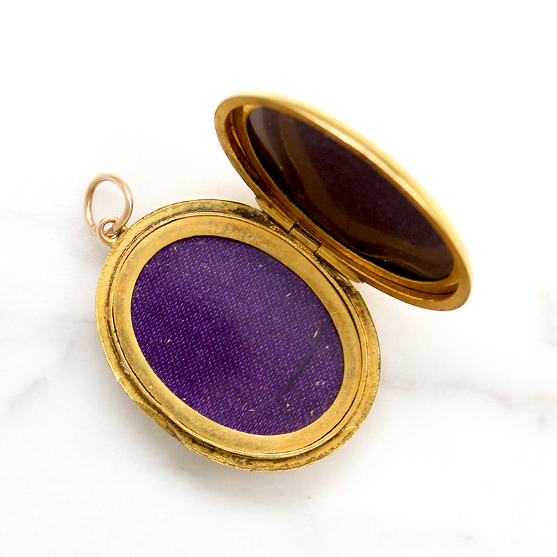 English 9ct Gold Locket Engraved with Lush Foliage