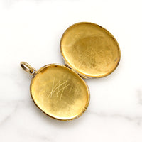 Gorgeous Engraved 18ct Gold Victorian Locket