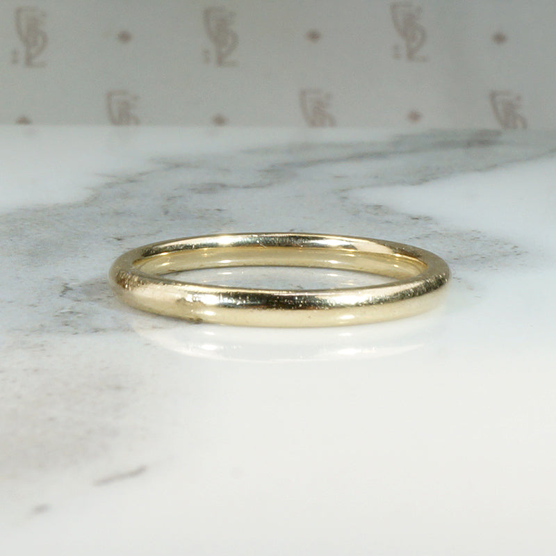 Slender Gold Men's Wedding Band