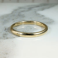Slender Gold Men's Wedding Band