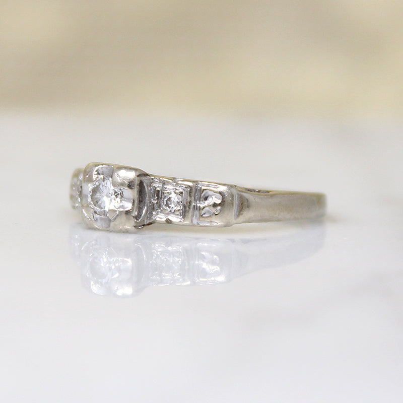 Sweet Diamond & White Gold Ring with Engraved Flowers