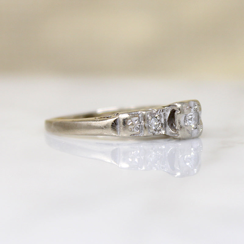 Sweet Diamond & White Gold Ring with Engraved Flowers