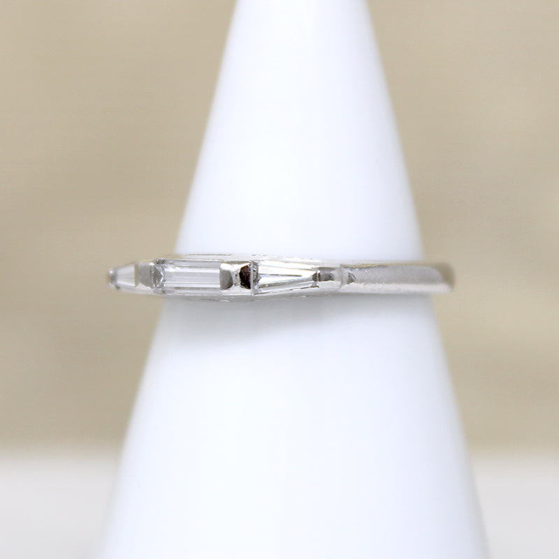 Chic Baguette Diamond & Platinum Wedding Band